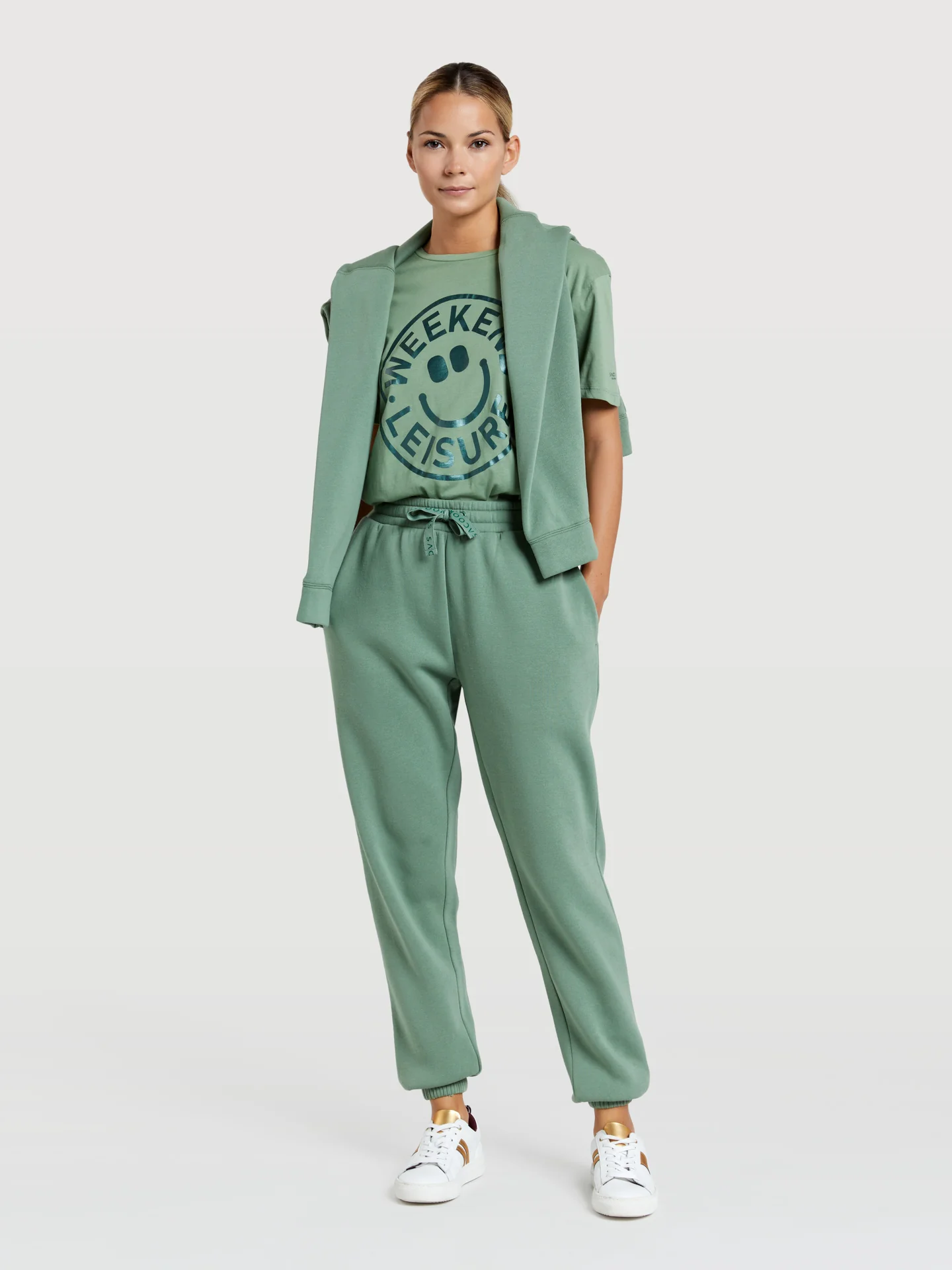 Trousers with branding tape