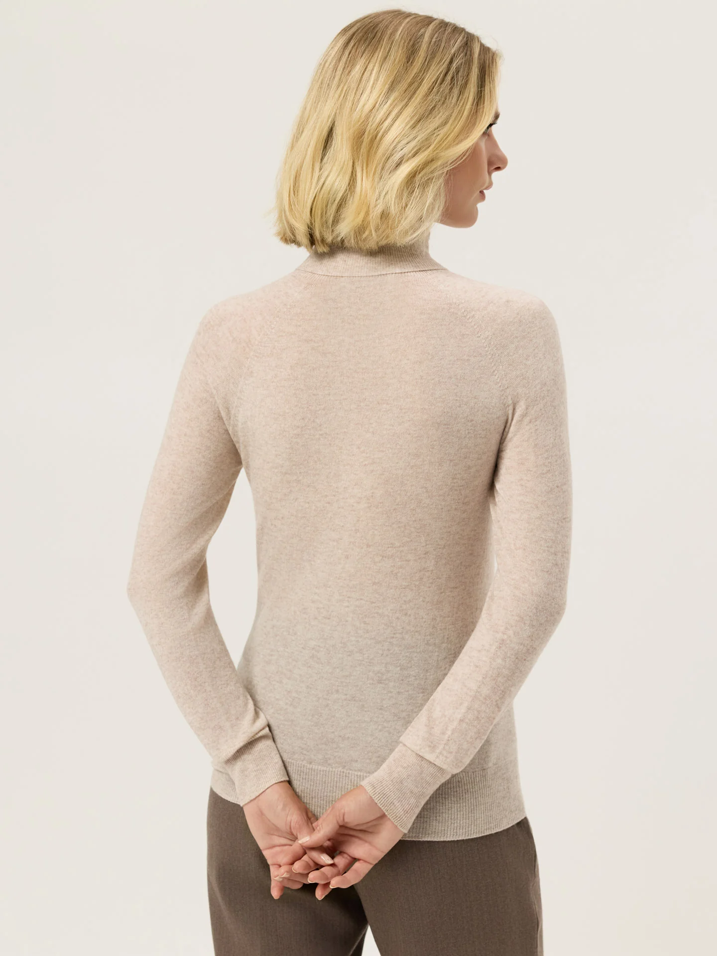Turtle Neck Seamless Sweater In Wool Cashmere blend - Image 7