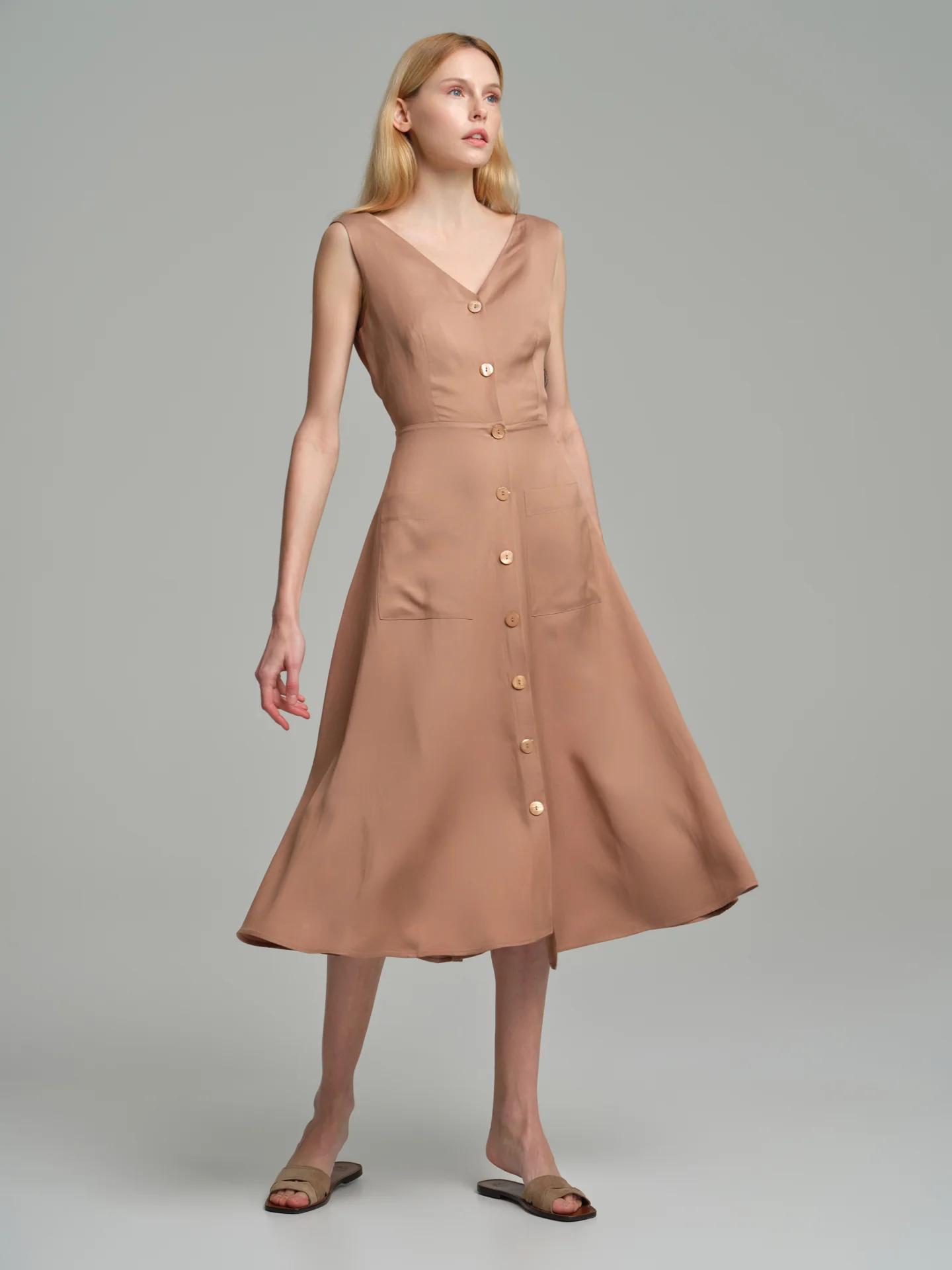 V-neck rustic dress with back opening