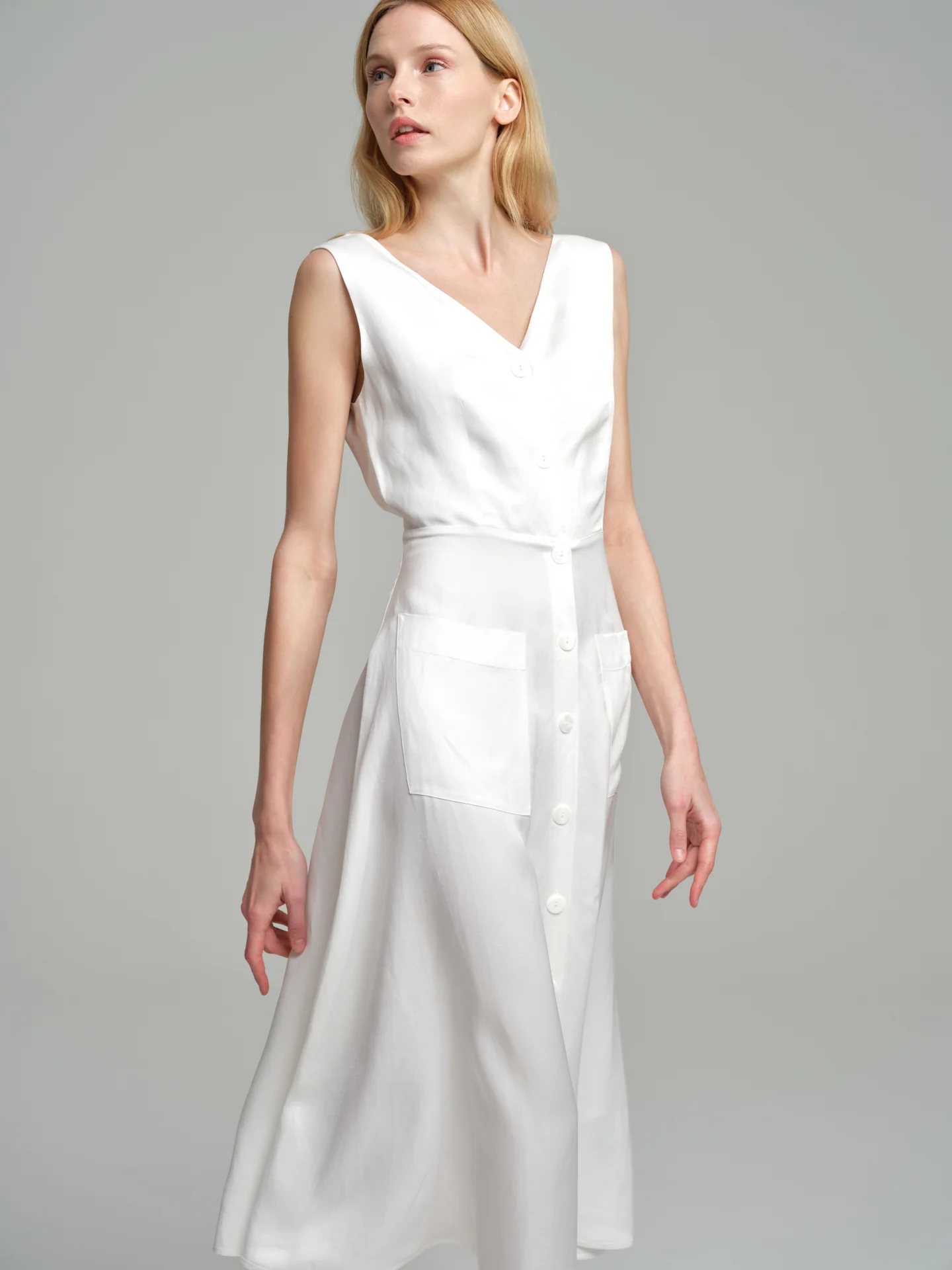 V-neck rustic dress with back opening - Image 7