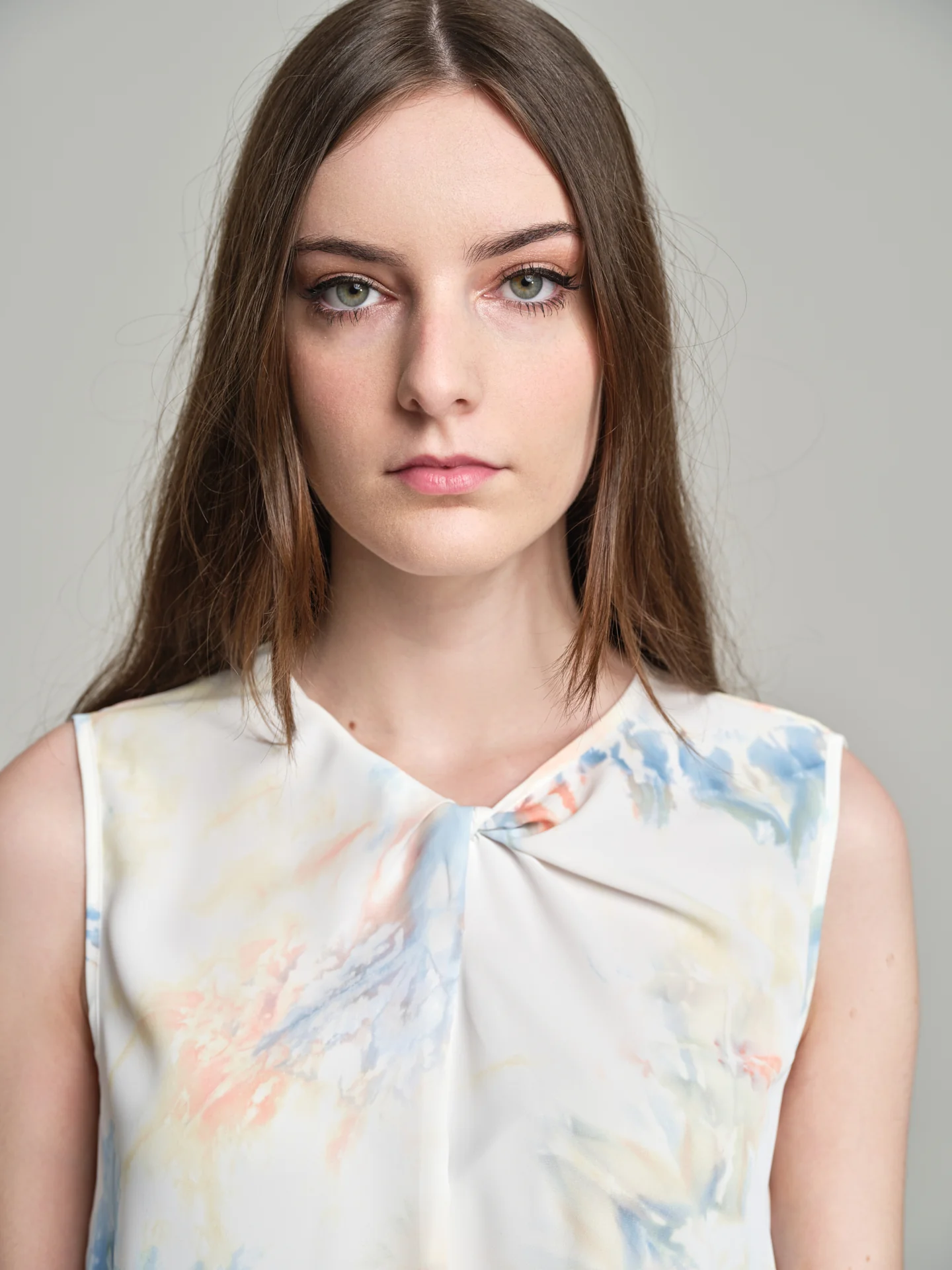 Watercolor printed top with twisted collar - Image 4
