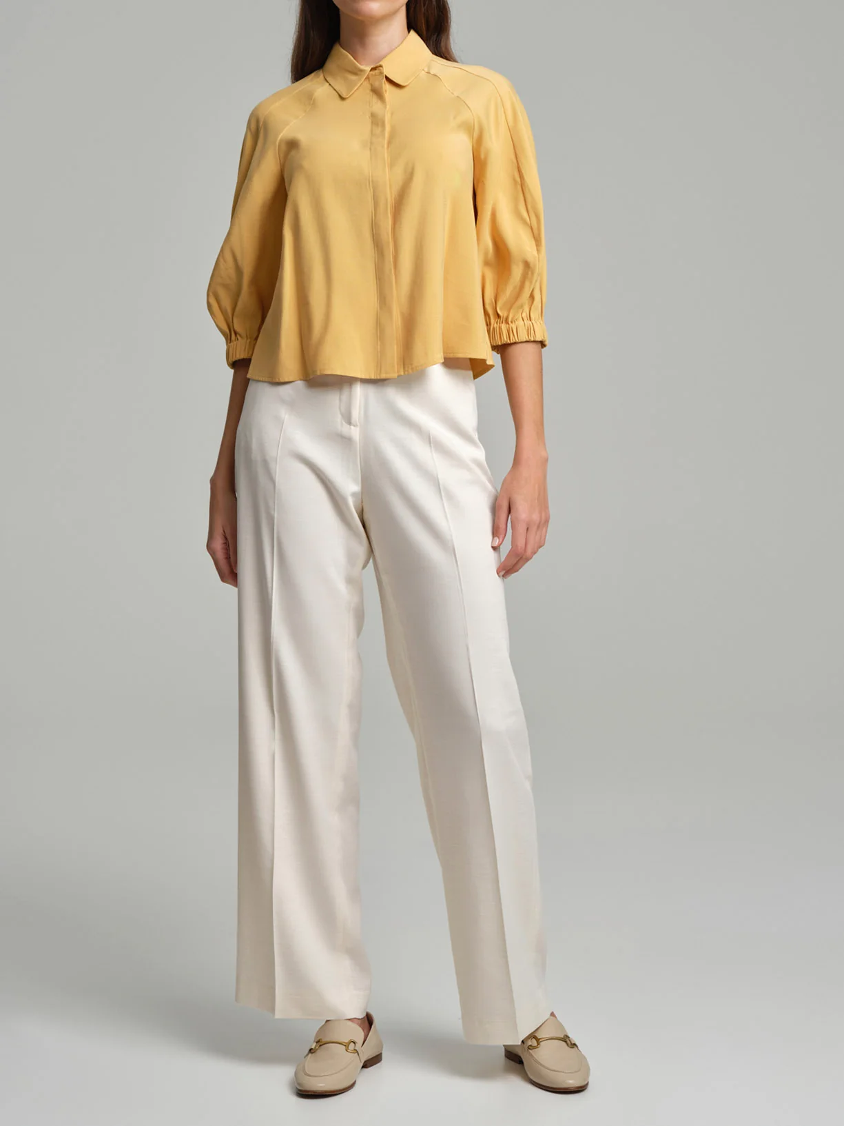 Wide leg trousers with fancy button