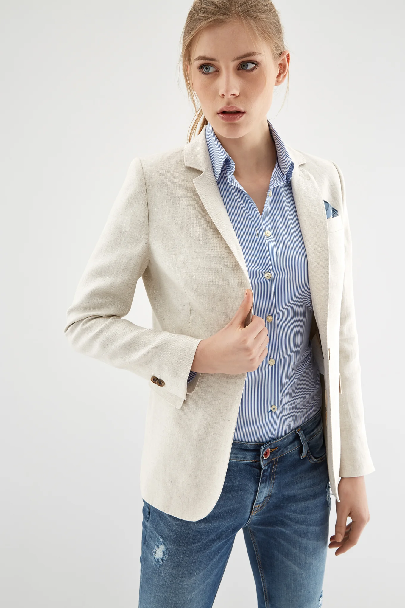 Women's Classic Linen Blazer - Image 4