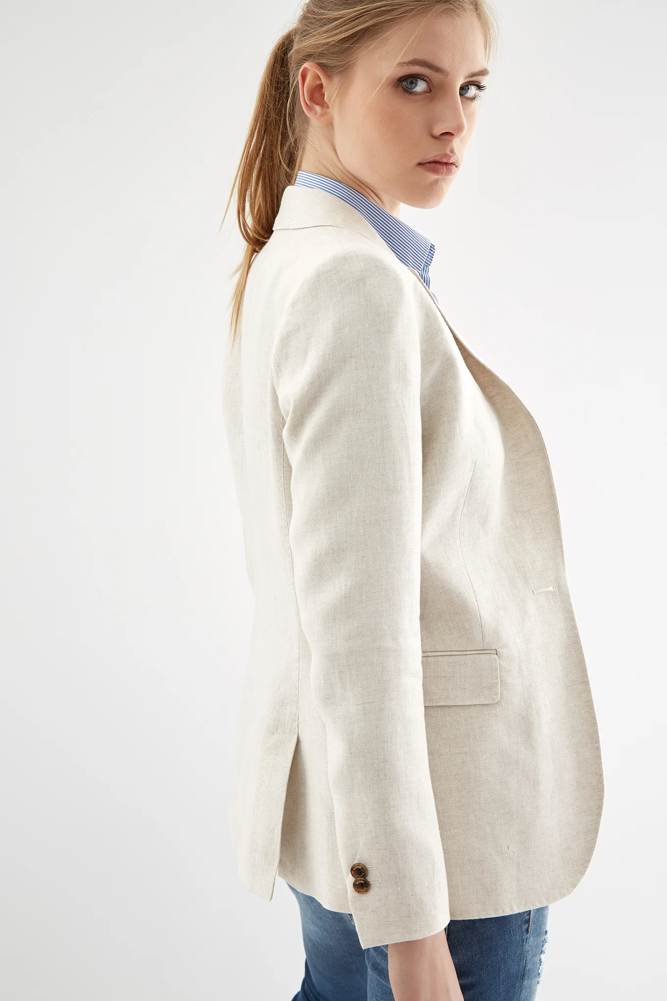 Women's Classic Linen Blazer - Image 5